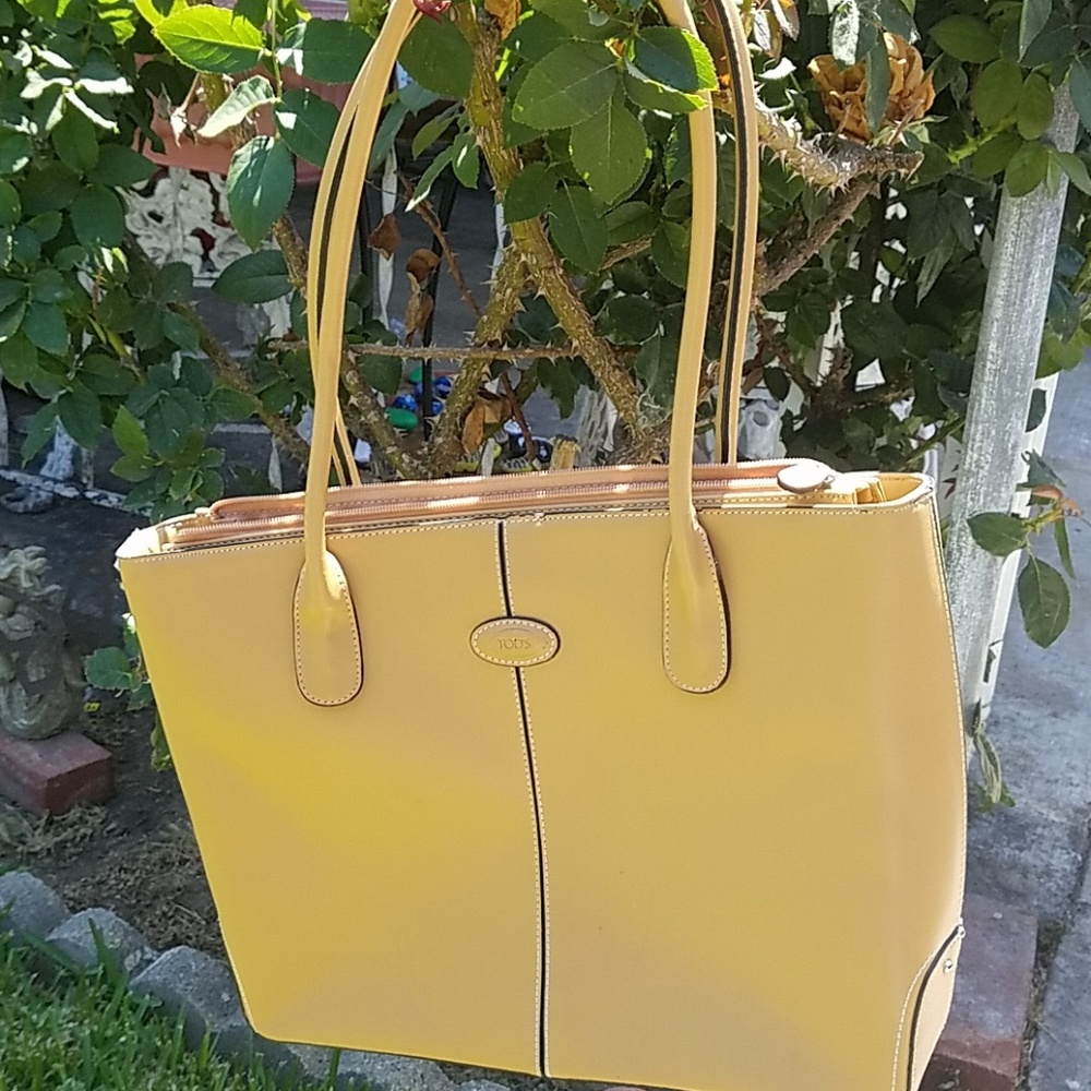 Tod's tan purse